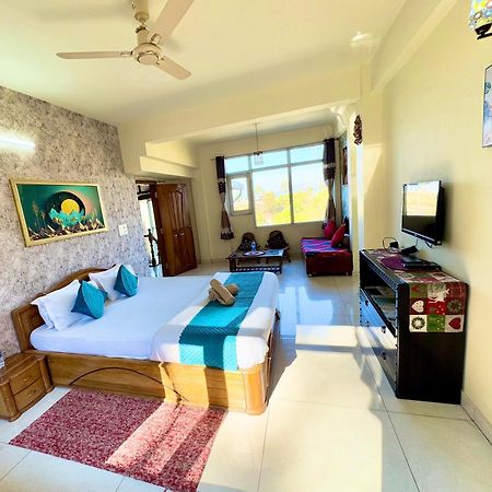 The Auriga 3Bhk Fully Entair Villa With Bonfire In Kasauli I Pvt Stay I Open Air Terrace I Kitchen Livingroom I Lawn Bonfire I Gaming Zone المظهر الخارجي الصورة