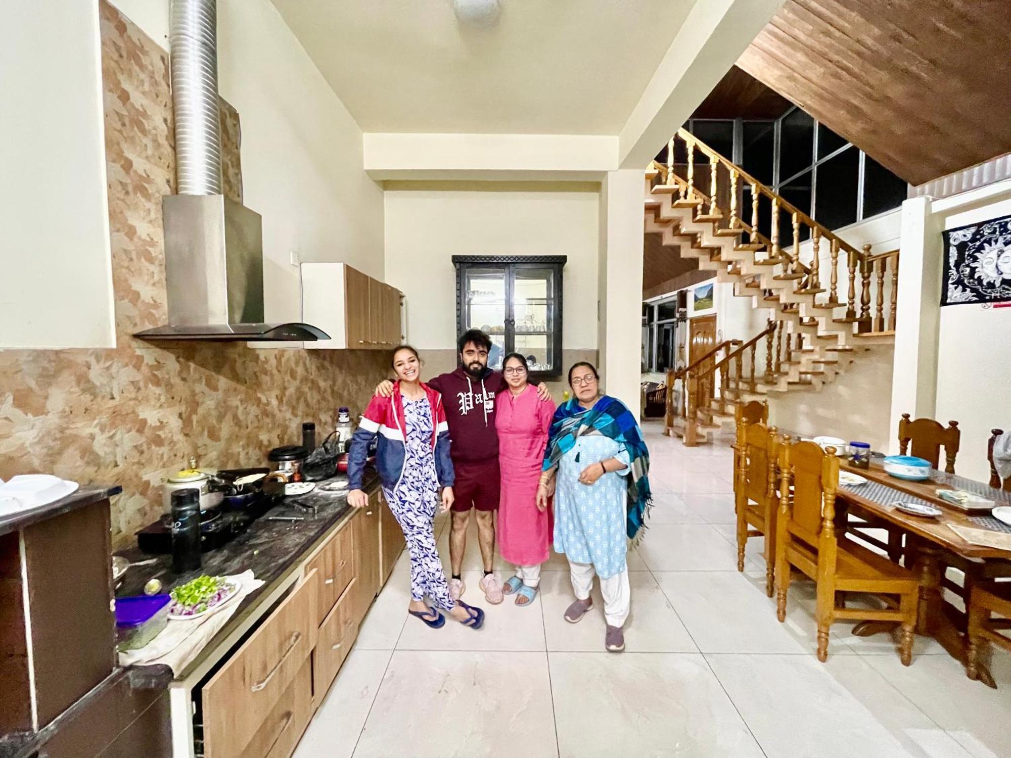 The Auriga 3Bhk Fully Entair Villa With Bonfire In Kasauli I Pvt Stay I Open Air Terrace I Kitchen Livingroom I Lawn Bonfire I Gaming Zone المظهر الخارجي الصورة