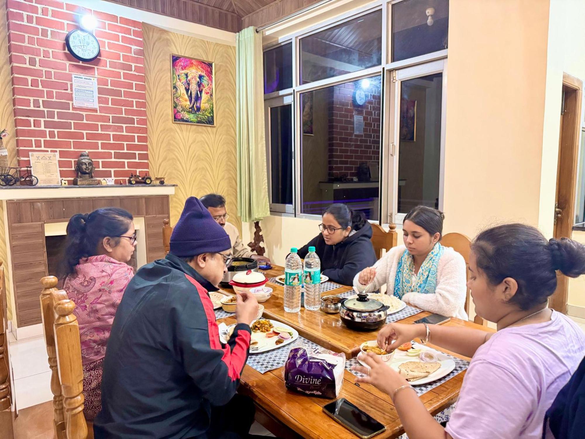 The Auriga 3Bhk Fully Entair Villa With Bonfire In Kasauli I Pvt Stay I Open Air Terrace I Kitchen Livingroom I Lawn Bonfire I Gaming Zone المظهر الخارجي الصورة
